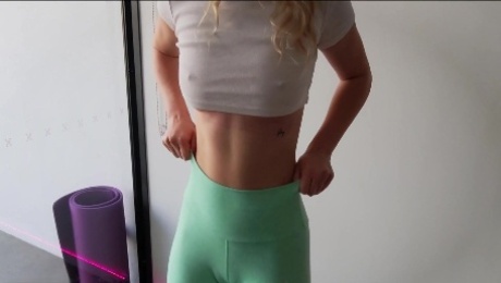 Cute and Fit Babe Makes Me Cum in Her Panties and Yoga Pants