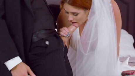 Impeccable redhead bride kneel down on the bed for the hard stuffing