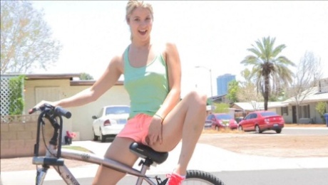 Public sex with sassy blonde babe penetrating her cunt a bike's part