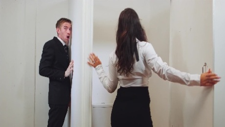 Young man gets lucky with a premium woman during a glory hole tryout