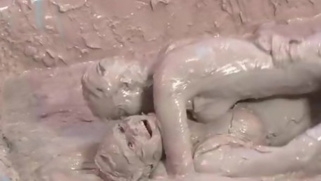 Sexy Catfight in the Mud