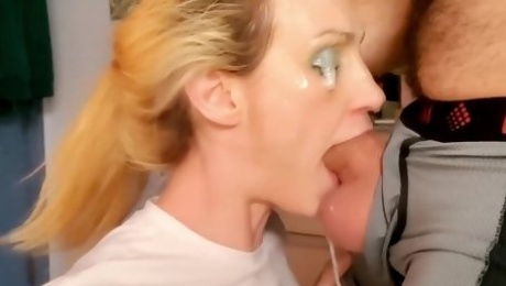 Kinky Milf gets facial after throat fuck - Amateur Porn