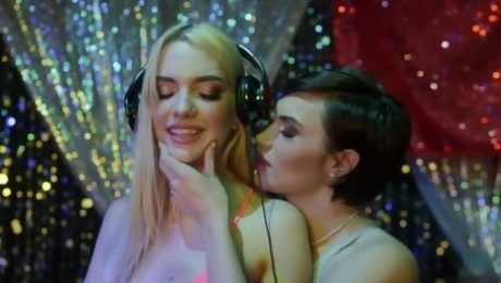 DJ girl Paris Lincoln is licking and fucking pussy of sweet GF Kenna James