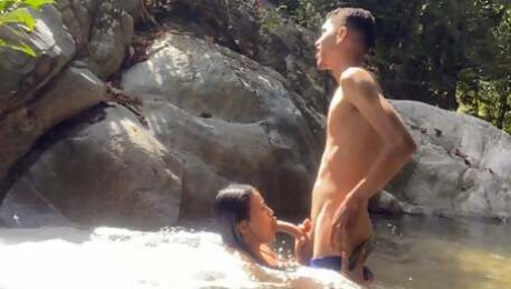! Outdoor sex! I let myself be fucked by a stranger in the river