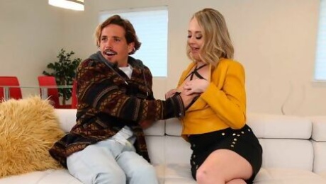 Blowjob porn with natural Elle McRae from